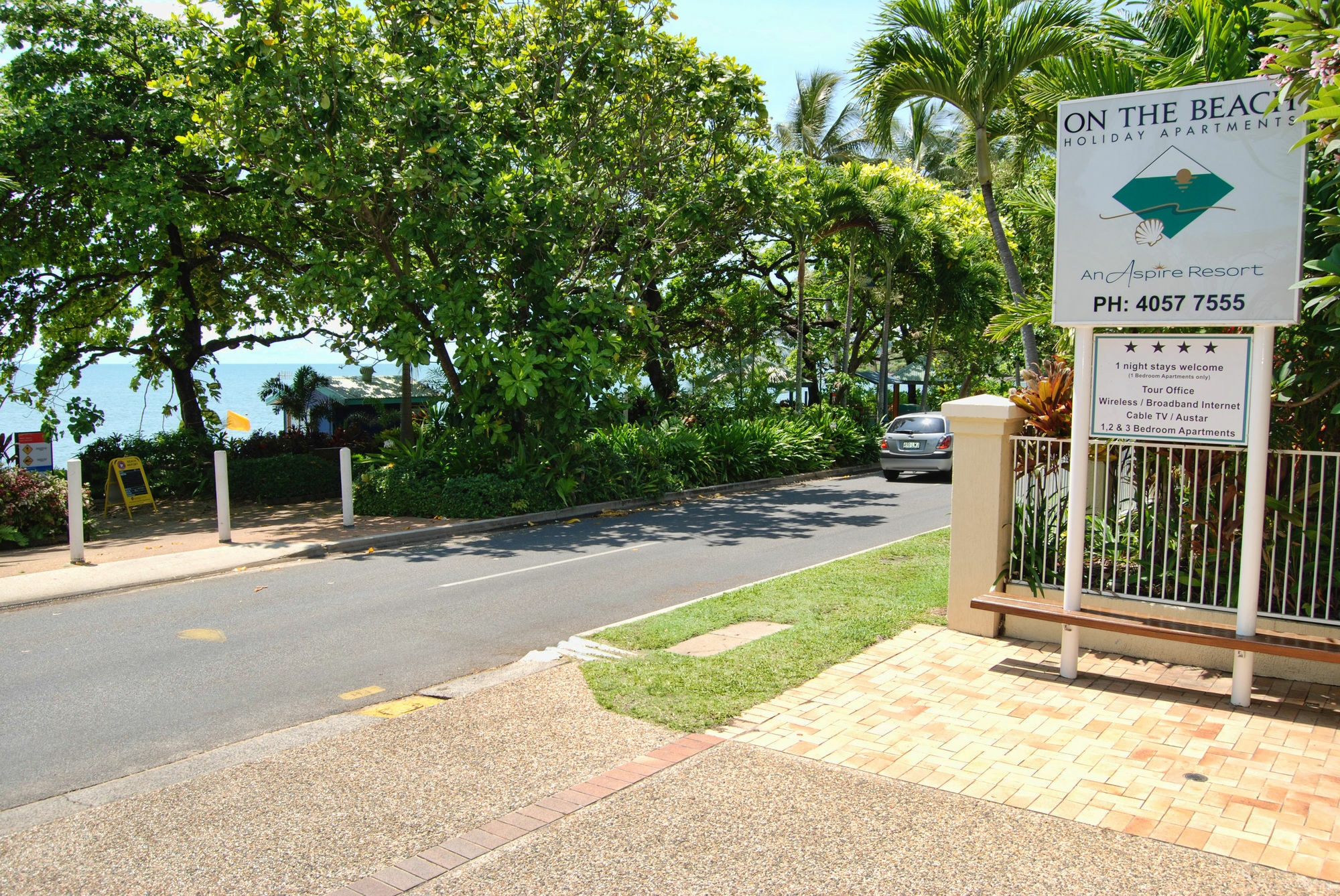 On The Beach Apartments Trinity Beach Bagian luar foto